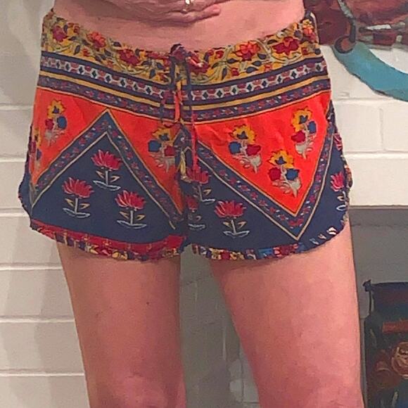 NOVELLA ROYALE SHORTS HOT PANTS XS GREAT COLORS BOHO PRINT! - Picture 4 of 5